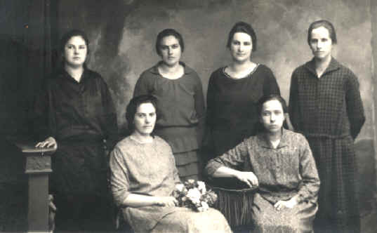 Le sorelle Anna (Neta), Lucia, Domenica, Maddalena, Caterina (Ninin), Rosa